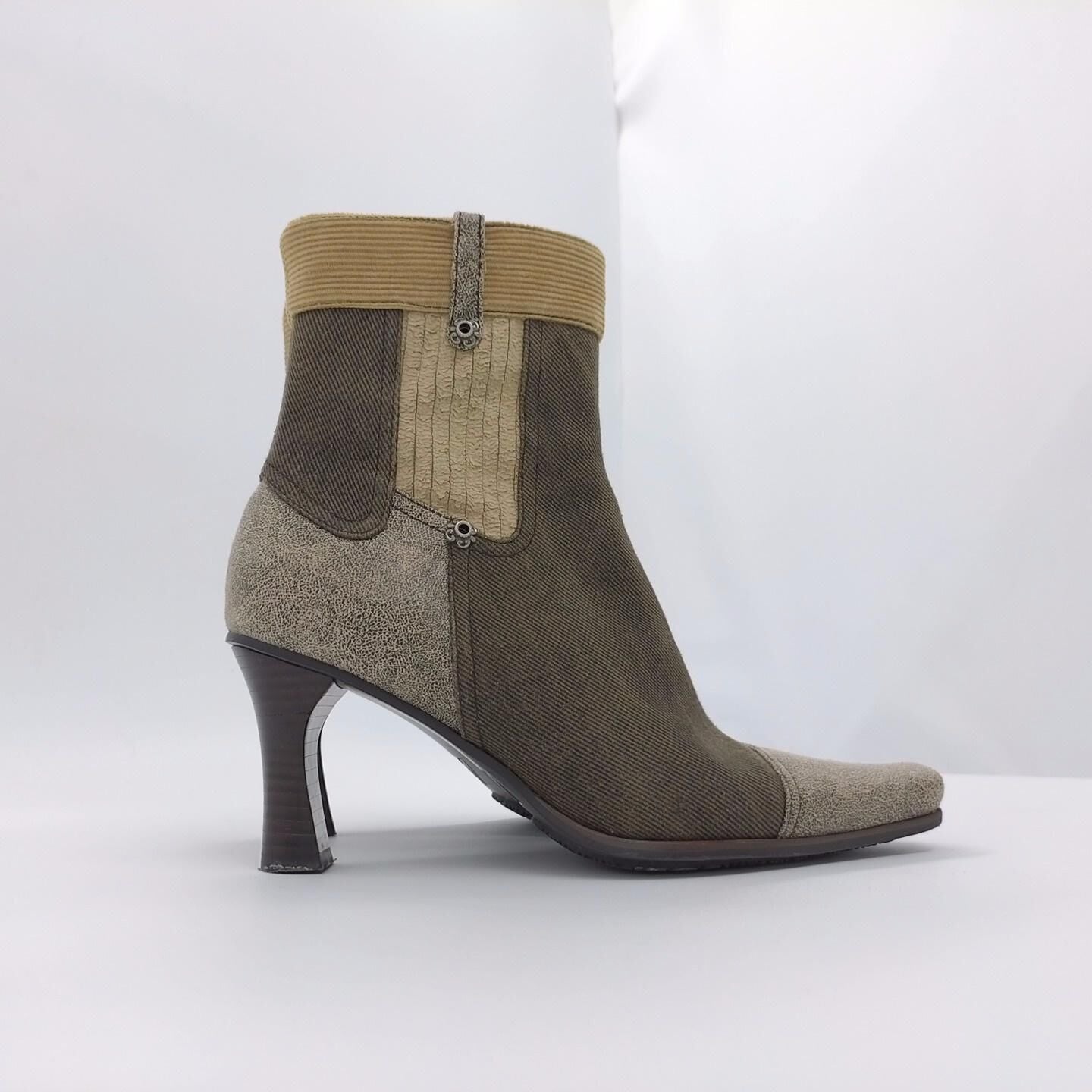 VS - Brown boots