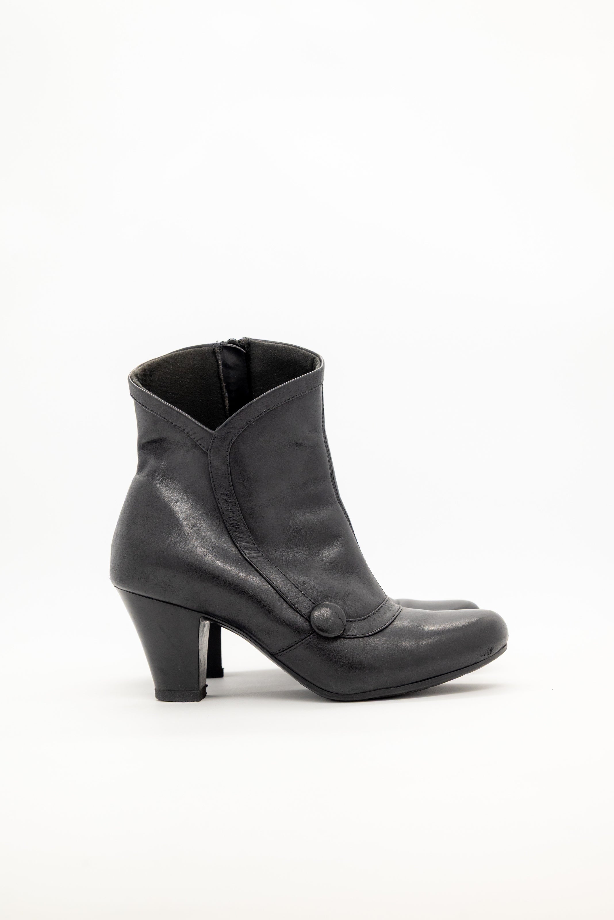 Clarks - Chelsea Black