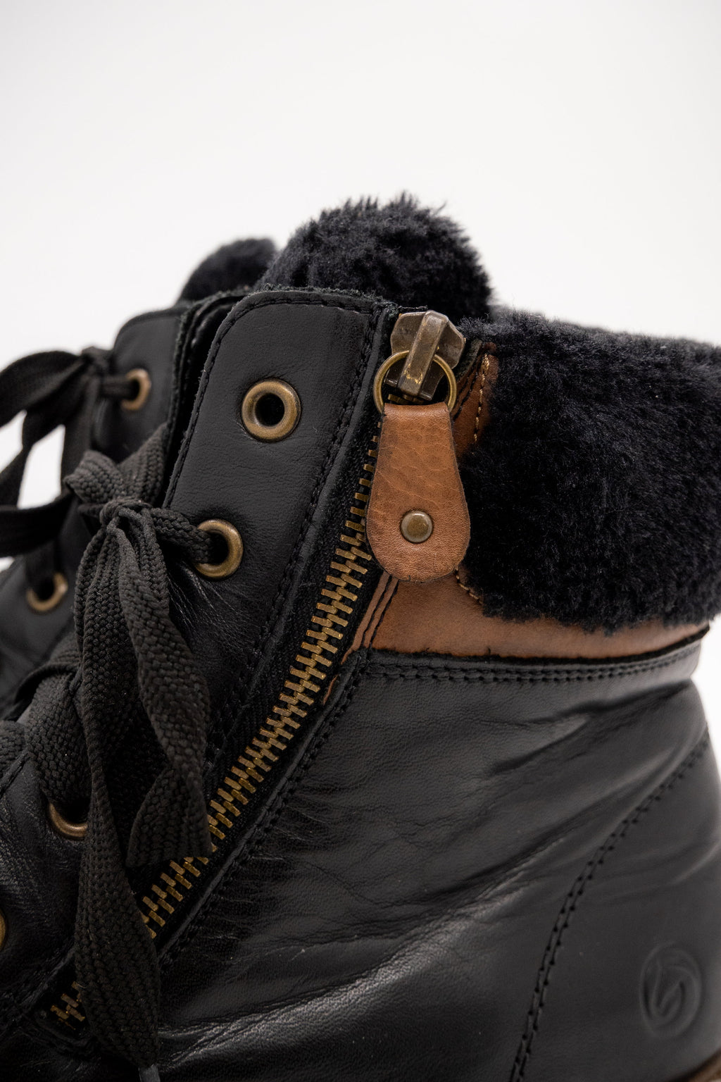 Remonte - Combat Black